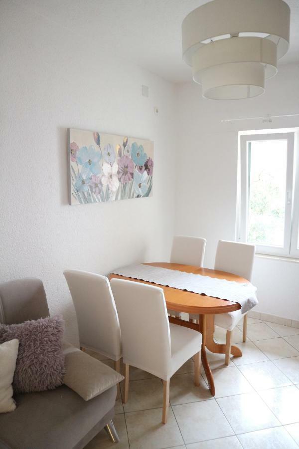 Apartments Keko Примоштен Экстерьер фото